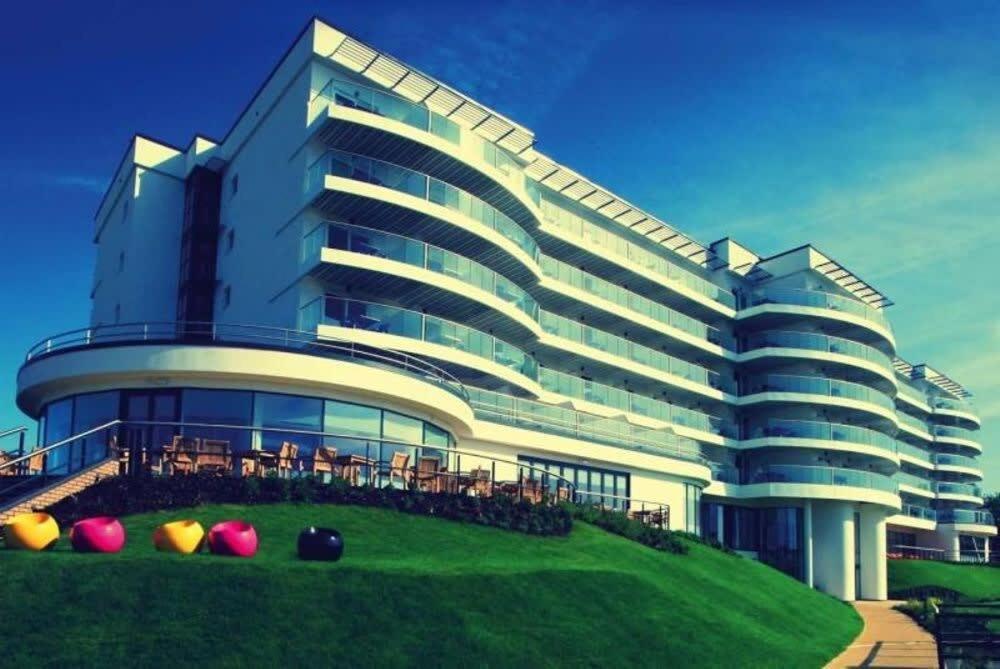 Panoramic Sea Views In Beachfront Apt W Balcony Bognor Regis Dış mekan fotoğraf