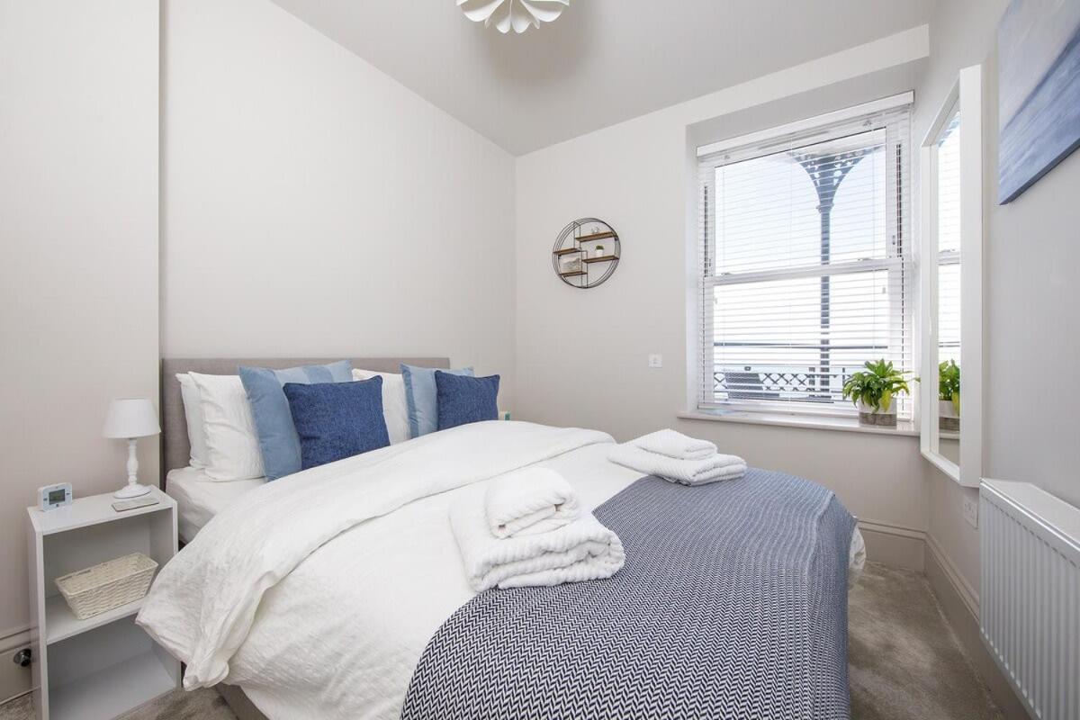 Panoramic Sea Views In Beachfront Apt W Balcony Bognor Regis Dış mekan fotoğraf