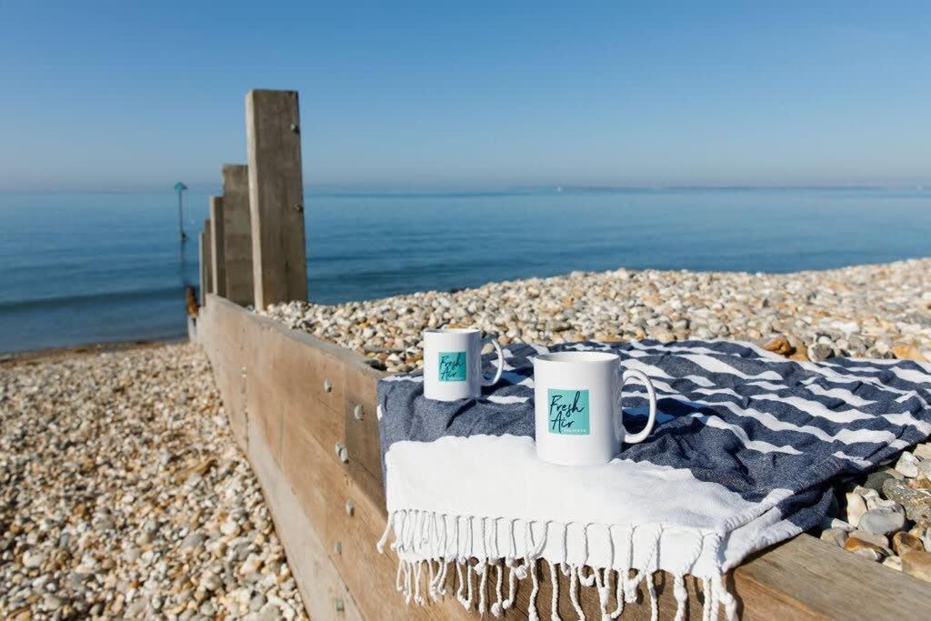 Panoramic Sea Views In Beachfront Apt W Balcony Bognor Regis Dış mekan fotoğraf