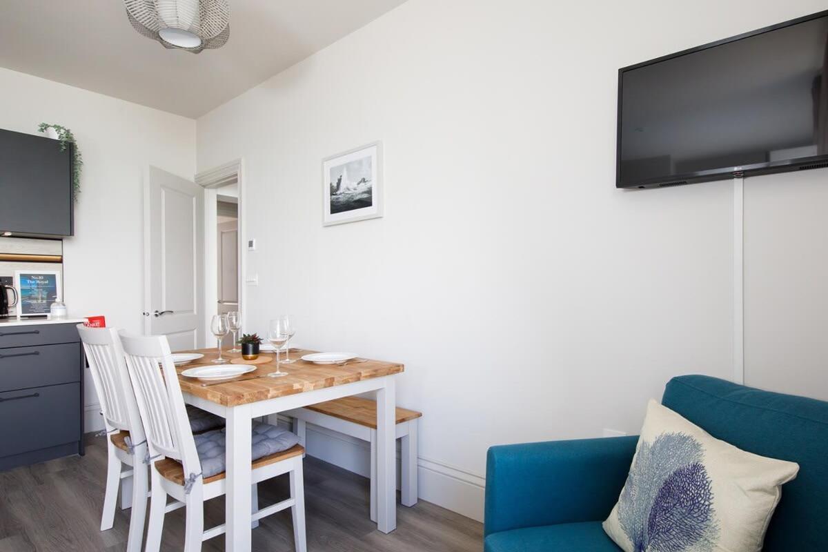 Panoramic Sea Views In Beachfront Apt W Balcony Bognor Regis Dış mekan fotoğraf