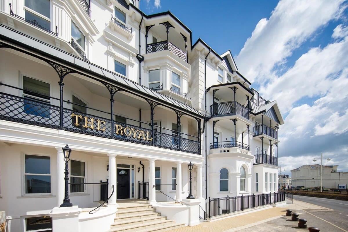 Panoramic Sea Views In Beachfront Apt W Balcony Bognor Regis Dış mekan fotoğraf